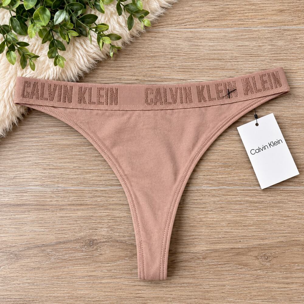 Calvin Klein Women’s Thong Underwear Size Small Nude Beige NWT